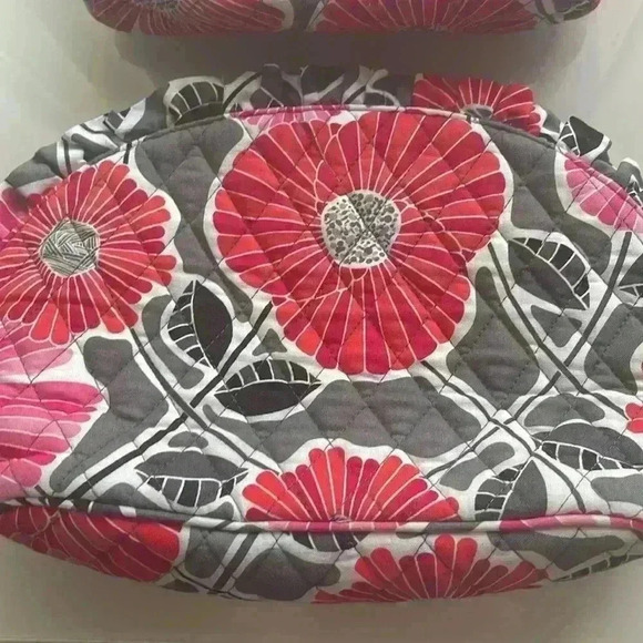 Vera Bradley ruffle top travel/cosmetic bags excellent condition - Picture 4 of 7